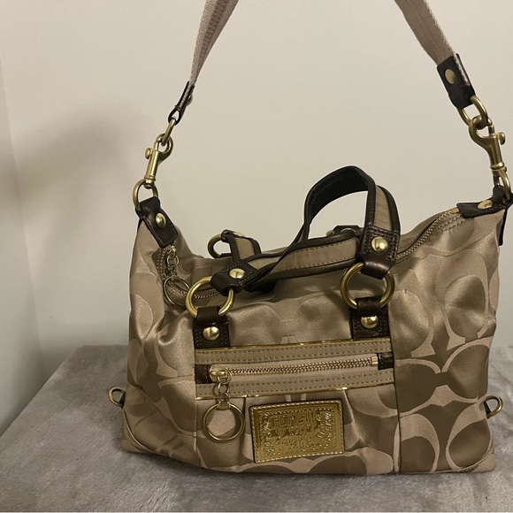 Authentic Coach Poppy purse - Picture 3 of 5